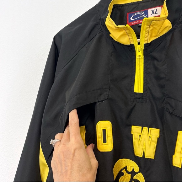 VTG Iowa Hawkeyes Windbreaker Jacket 1/4 Zip By Cadre Size XL - Picture 3 of 7
